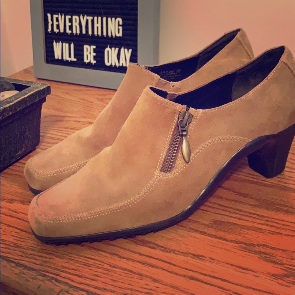 Cute little stylish aerosole booties!